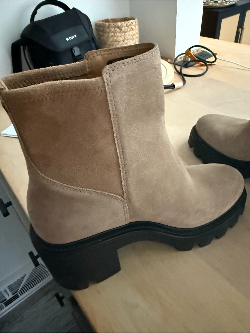rag & bone Taupe Suede Lug-Sole Chelsea Ankle Boots Brand New size 38